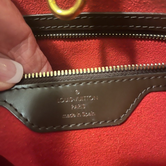 Authentic Louis Vuitton Damier Purse.  Purchased on a cruise line
Pre loved - Picture 7 of 10